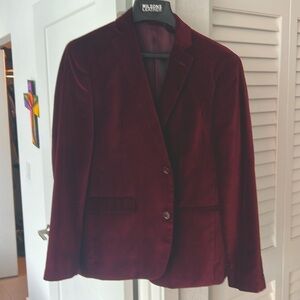 Men’s red velvet blazer , very nice clean jacket . Nicely lined
